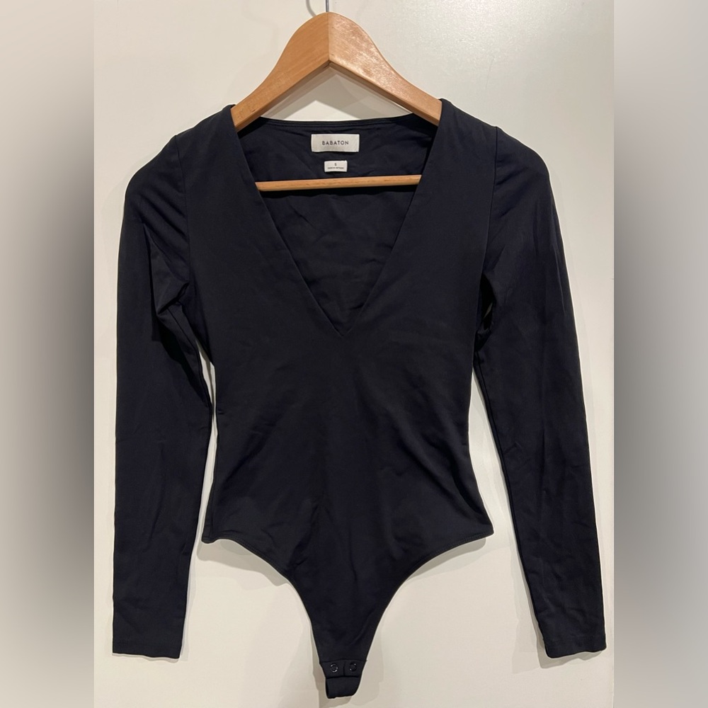 Aritzia Babaton Contour Bodysuit Plunging V Neck Long Sleeve, Size Small